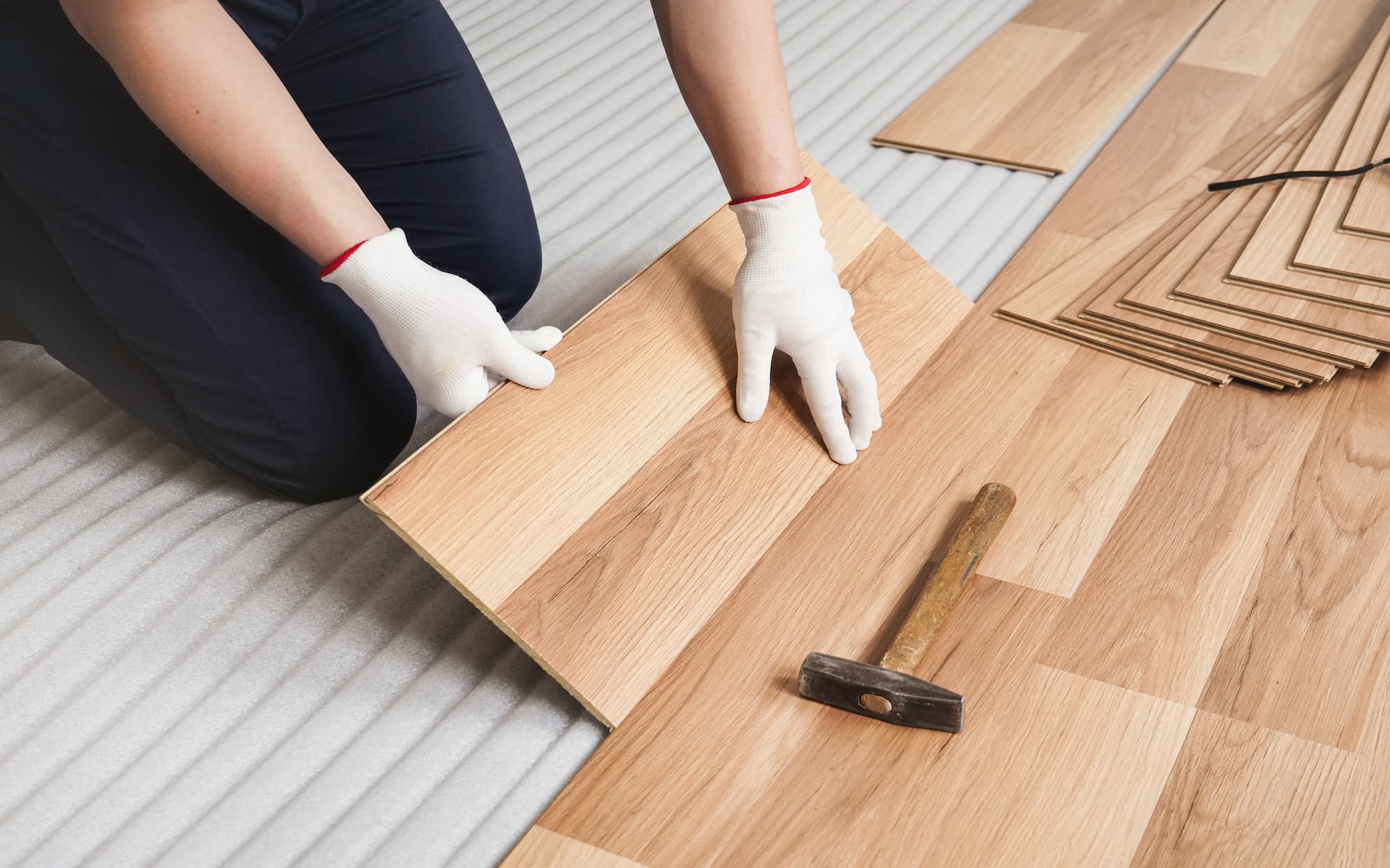 PARQUET STRATIFIÉ | Coréhome Quels sont les avantages du parquet stratifié comme revêtement de sol ? Asnières-sur-Seine